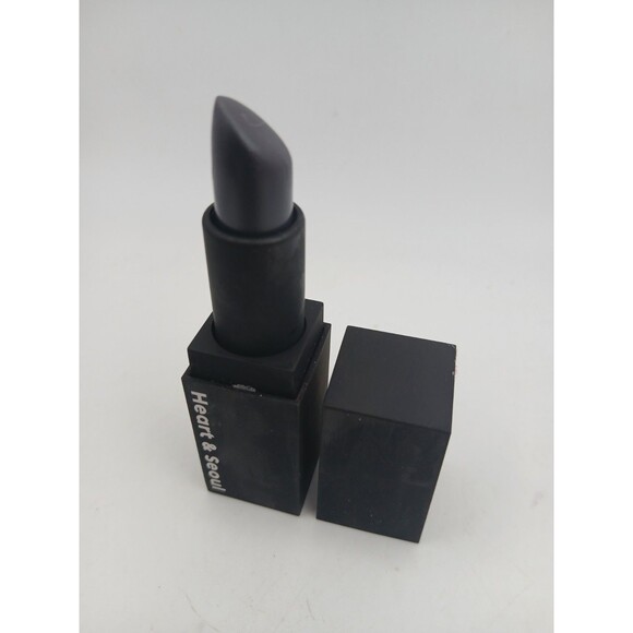 The Beauty Spy Heart & Seoul Color Changing Black Rose Lipstick No Box Hand Test - Picture 4 of 4